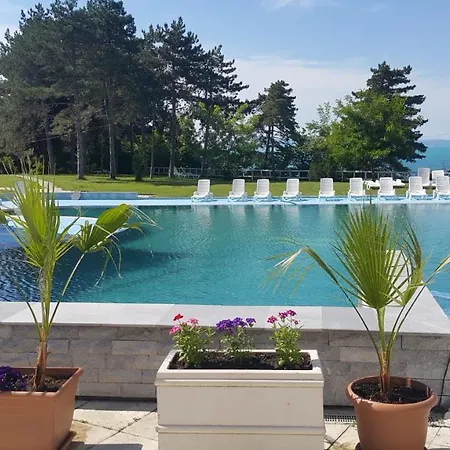 Blue Bay Palace Complex Апарт-отель 2*
