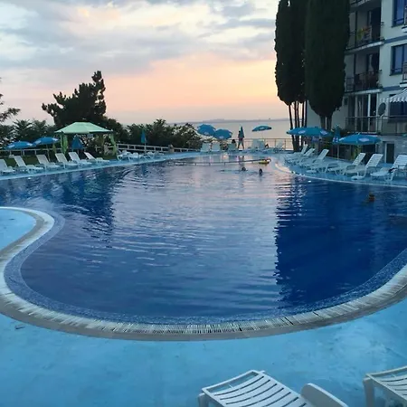 Blue Bay Palace Complex Апарт-отель Поморие